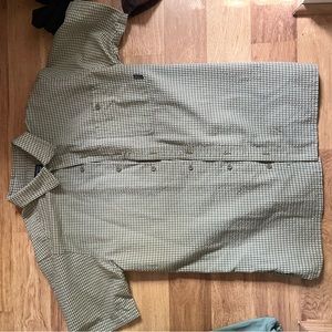 Patagonia short sleeve button up excellent condition great for fall size medium!